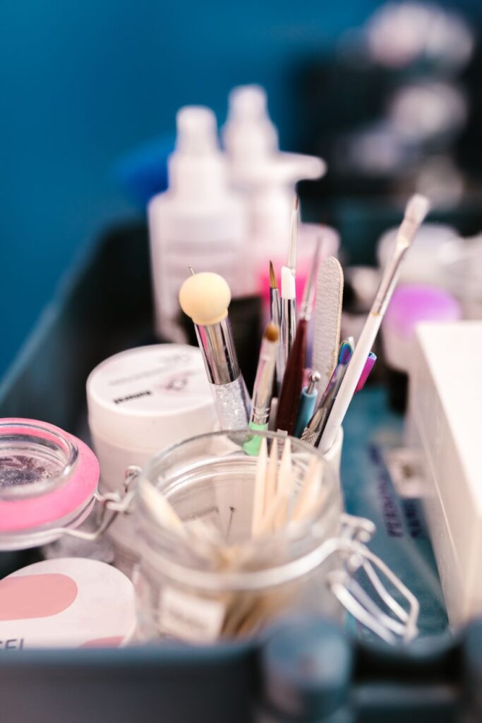 Professionele pedicure-instrumenten klaar voor de behandeling